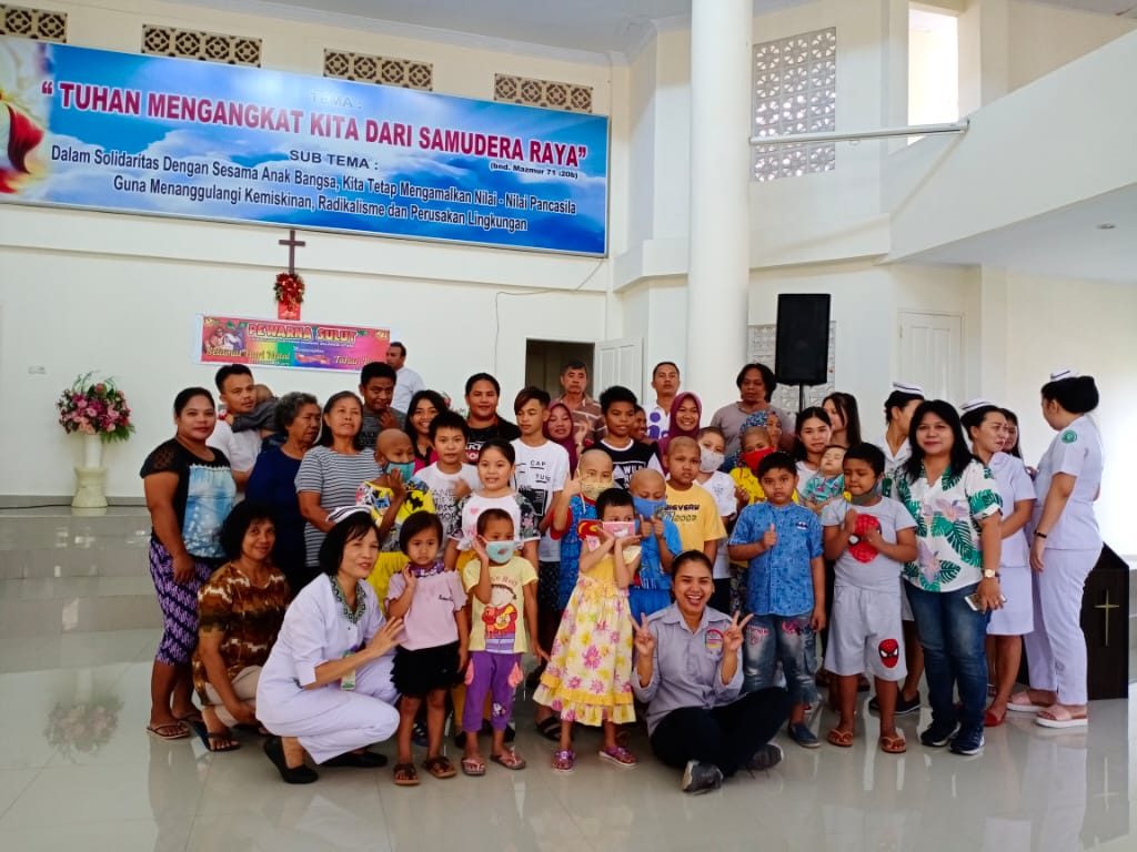 Natal PEWARNA Sulut Berbagi Kasih Dengan Yayasan Pusat Kanker Estella