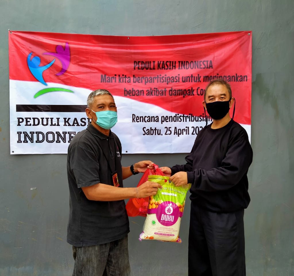 Komunitas Peduli Kasih Indonesia Salurkan Bantuan Bagi Pekerja Media Nasrani
