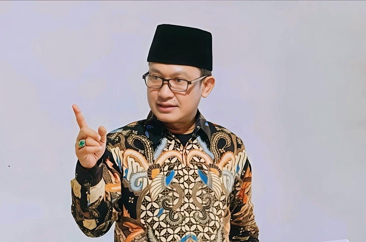 Benarkah Rocky Gerung “Membungkuk” pada Istana?