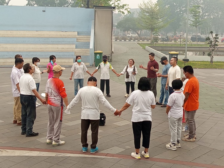 MUKI dan PEWARNA Kalteng Gelar Doa Bersama di Bundaran Besar, Serukan Pemulihan dari Karhutla